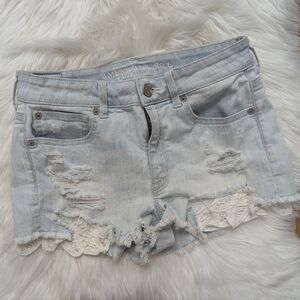 American Eagle Hi Rise Shortie Crochet Pockets Light Wash